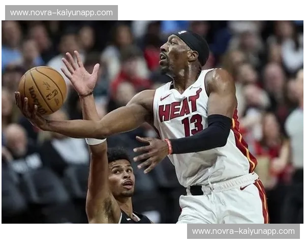 燃烧的激情，经典的对决：NBA热火vs山猫录像，重温赛场上的震撼瞬间